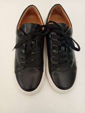 eos | Black Leather Low-Top Sneakers with White Sole | 37
